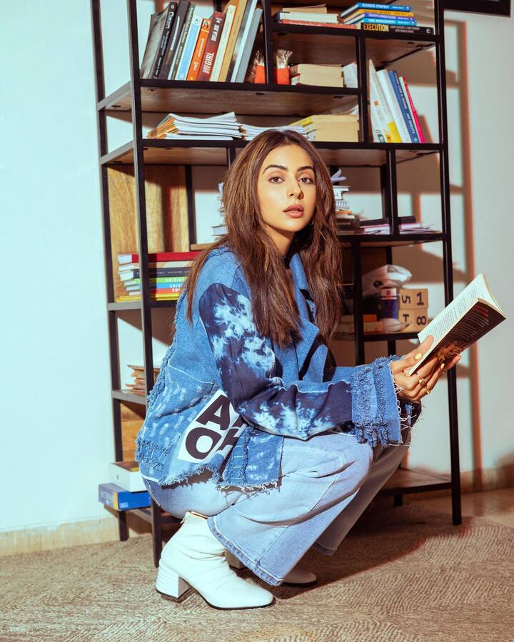 టాలీవుడ్ టాప్ హీరోయిన్లలో రకుల్ ప్రీత్ సింగ్ ఒకరు. Photos@Rakhul preeth singh/instagram