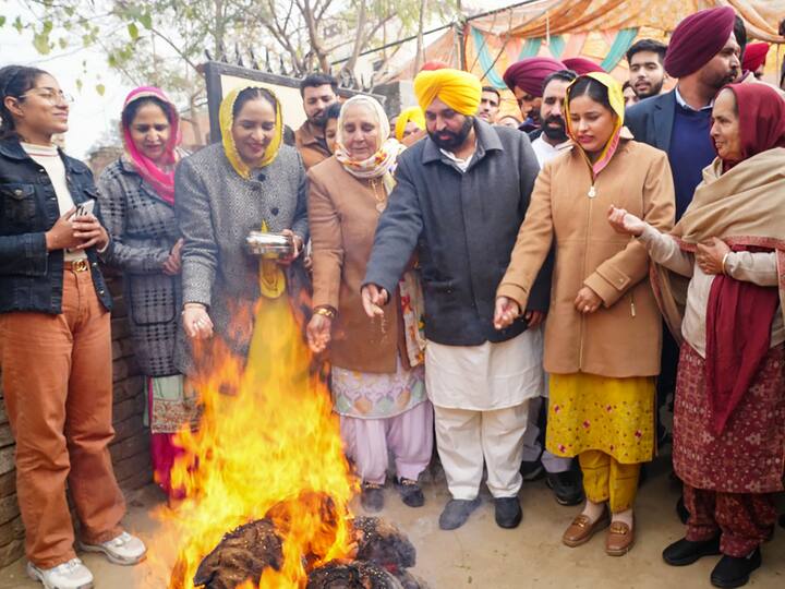 On Sunday, Punjab Chief Minister Bhagwant Mann travelled to Satauj village, where he interacted with locals and celebrated Lohri. He also spent time with his parents, friends, and relatives and gave them all his commitment to further enhance the operation of his government in order to bring about state-wide growth. (Image Source: PTI)