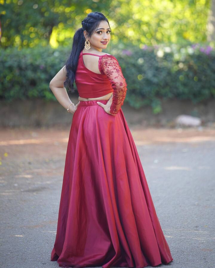 ప్రస్తుతం ఆషిక 'త్రినయని' అనే సీరియల్ లో నటిస్తోంది. భవిష్యత్ తెలిసిన అమ్మాయిగా..కుటుంబాన్ని రక్షిస్తున్న పాత్రలో నటిస్తోంది