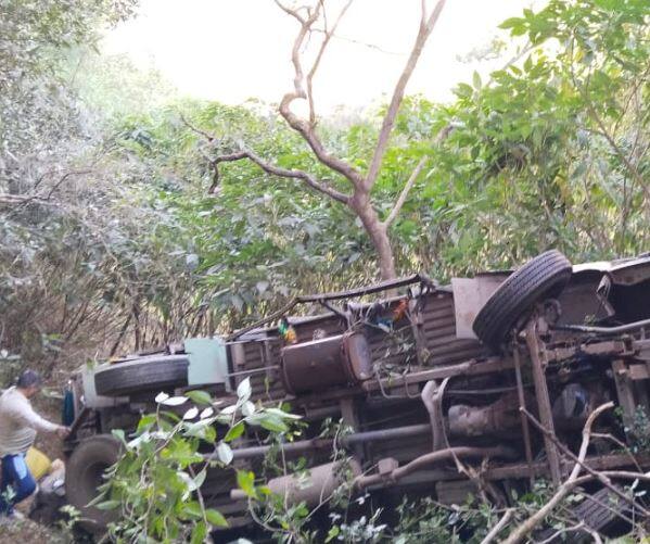 जखमींमध्ये आठ महिन्याच्या गरोदर मातेचा देखील समावेश आहे. तसेच लहान मुलेही या अपघात जखमी झाल्याची माहिती मिळत आहे.