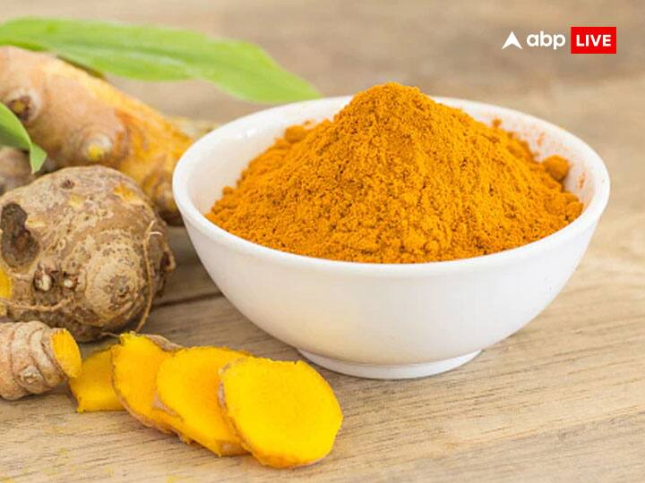 खिचड़ी हल्दी डालकर तैयार की जाती है और हल्दी का संबंध गुरु ग्रह से होता है. साथ ही स्वास्थ के लिए भी हल्दी को बहुत गुणकारी माना गया है.