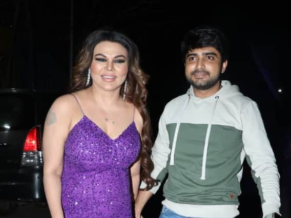 Rakhi Sawant Video: 'आप सिर्फ मेरे हो आदिल,' शादी के बाद राखी सावंत के इस लिप लॉक वीडियो ने हिला डाला इंटरनेट Rakhi Sawant Video: 'आप सिर्फ मेरे हो आदिल,' शादी के बाद राखी सावंत के इस लिप लॉक वीडियो ने हिला डाला इंटरनेट