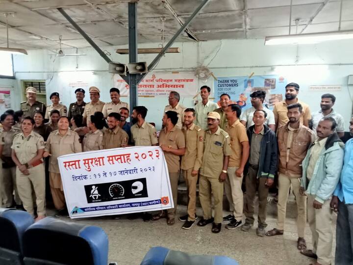 एसटी महामंडलाच्या डेपोमधील कर्मचाऱ्यांमध्ये रस्ता सुरक्षा सप्ताहांतर्गत जनजागृती करण्यात आली.