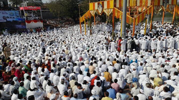 सोलापूरचे पालकमंत्री राज्याचे महसूल मंत्री राधाकृष्ण विखे पाटील, आमदार रोहित पवार यांचे वडील राजेंद्र पवार यांच्यासह सोलापूर जिल्ह्यातील अनेक लोकप्रतिनिधी बाराबंदी घालून या विवाह सोहळ्यात सहभागी झाले. काँग्रेसचे ज्येष्ठ नेते सुशीलकुमार शिंदे यांनी देखील या विवाह सोहळ्याला हजेरी लावली.