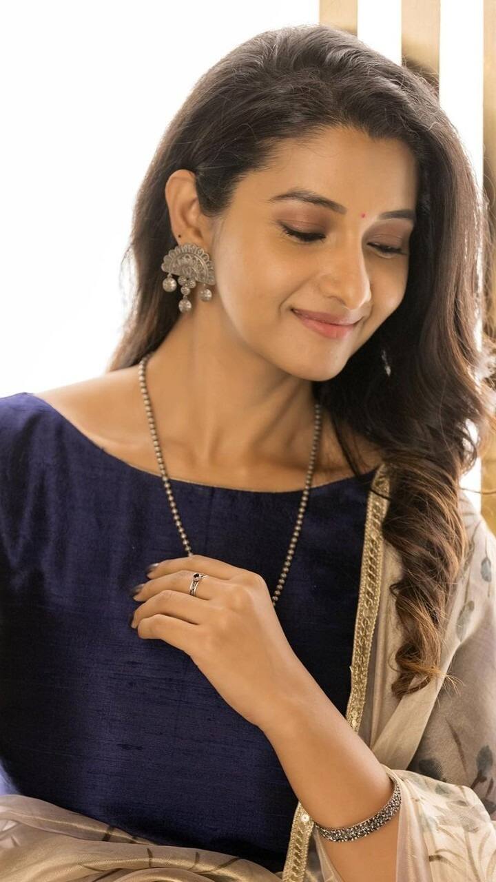 இன்றைய தேதிக்கு கோலிவுட்டில் அதிக படங்களைக் கொண்டிருக்கும் நடிகை பிரியா!