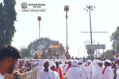 PHOTO: सोलापुरात अक्षता सोहळ्याचा उत्साह; 'हर हर महादेव, भक्तलिंग हर्र बोला हर्र...'च्या जयघोषाने सिद्धेश्वर मंदिर परिसर दुमदुमला