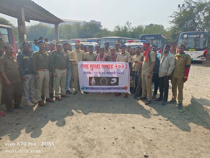 रस्ता सुरक्षा सप्ताहांतर्गत प्रादेशिक परिवहन कार्यालय, नागपूर यांचेमार्फत मोरभवन, एस.टी. बस स्टँड येथे रस्ता सुरक्षेबाबत मार्गदर्शन करण्यात आले.