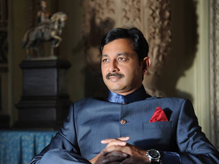 Maharashtra Kolhapur  tallying of votes will not continue in the case of Vishalgad Sambhajiraje stern warning to indirect vinay kore sambhajiraje chhatrapati : मतांची गोळाबेरीज विशाळगडच्या बाबतीत चालू देणार नाही; स्थानिक आमदारांनी मतांचे राजकारण करू नये; संभाजीराजेंचा कडक इशारा