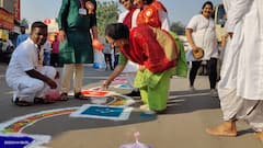 Solapur News: सिद्धेश्वर महाराजांचा मिरवणूक मार्ग रांगोळीने सजला, रांगोळीतून समाज प्रबोधनाचाही प्रयत्न