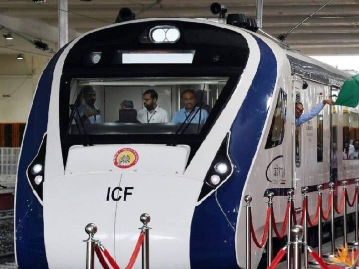 Vande Bharat Express: देशवासियों को 8वीं वंदे भारत एक्सप्रेस ट्रेन (Vande Bharat Express) की सौगात मिलने जा रही है. जानें क्या है खास...
