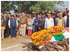 प्रतापगढ़ में BSF जवान का राजकीय सम्मान के साथ अंतिम संस्कार, ड्यूटी के दौरान पश्चिम बंगाल में हुई थी मौत