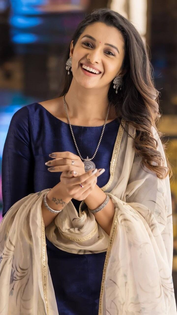 உலகம் சுற்றுவது பிரியாவுக்கு மிகவும் பிடித்த ஹாபி!