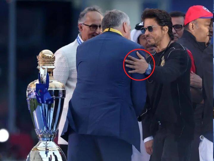 Pathaan Shah Rukh khan watch price who he put on wrist during I league t20 opening ceremony Shah Rukh Khan Pics: I L T20 ओपनिंग सेरेमनी में शाहरुख खान ने पहनी इतनी महंगी वॉच, कीमत जानकर लगेगा शॉक