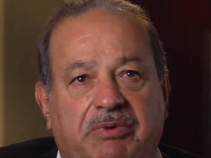 मेक्सिको के सबसे अमीर आदमी, कार्लोस स्लिम हेलू और उनका परिवार लैटिन अमेरिका की सबसे बड़ी मोबाइल टेलीकॉम फर्म अमेरिका मोविल को नियंत्रित करता है. वो 89.7 बिलियन डॉलर की नेटवर्थ के साथ दुनिया के 8वें सबसे रईस शख्स हैं. कारोबार में जाने से पहले स्लिम ने मेक्सिको सिटी के एक विश्वविद्यालय UNAM में अलजेब्रा पढ़ाया था.