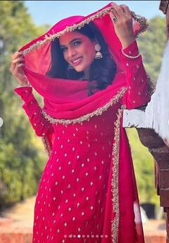 Neha Malik: ਨੇਹਾ ਮਲਿਕ ਨੇ ਪਿੰਕ ਸੂਟ ਪਹਿਨ ਕੇ ਕਰਵਾਇਆ ਖੂਬਸੂਰਤ ਫੋਟੋਸ਼ੂਟ, ਫੋਟੋਆਂ 'ਤੇ ਟਿਕੀ ਫੈਨਜ਼ ਦੀਆਂ ਨਜ਼ਰਾਂ