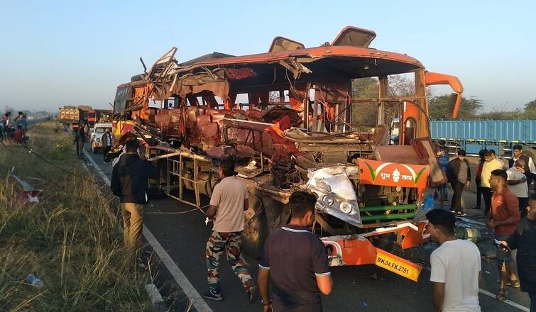 maharashtra news nashik news Diversion on Sinnar Shirdi highway leads to death of ten people Nashik Sinnar Accident : सिन्नर अपघात: ना सूचना, ना बोर्ड, ना ब्लिंकर लाईट, डायव्हर्जनमुळे होत्याचं नव्हतं झालं! 