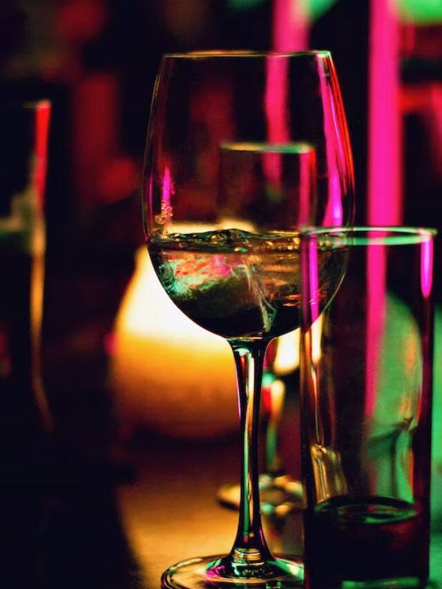 இன்றைய இளைய தலைமுறையினரிடம் குடிப்பழக்கம் அதிகரித்துள்ளது