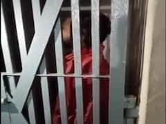 Video Of Drunk Man Singing Bhojpuri Song Inside Bihar Jail Goes Viral, Gets Him Offers From Music Industry