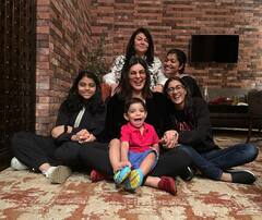 Actors Who Adopt Children: सनी लियोनी से लेकर सुष्मिता सेन तक... वो सितारे जो अनाथ बच्चों के लिए बने मसीहा