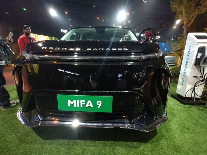 Since the car is so big, it has two rows of captain with lots of features too. With a  90kWh battery, the Mifa 9 has a range of more than 400km. Image Source: Somnath Chatterjee