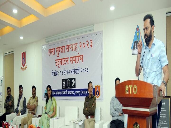 याप्रसंगी प्रादेशिक परिवहन कार्यालय, नागपूरचे मोटर वाहन निरीक्षक श्री अमित कराड, श्री रवींद्र राठोड, श्रीमती मंजुषा भोसले व सहाय्यक मोटार वाहन निरीक्षक श्री ध्वज दखने तसेच डॉ. शशिकांत शंभरकर, सहाय्यक संचालक, आरोग्य सेवा व सुषमा बाणिक, मुख्य कार्यकारी अधिकारी, नागपूर मंडळ हे उपस्थित होते.