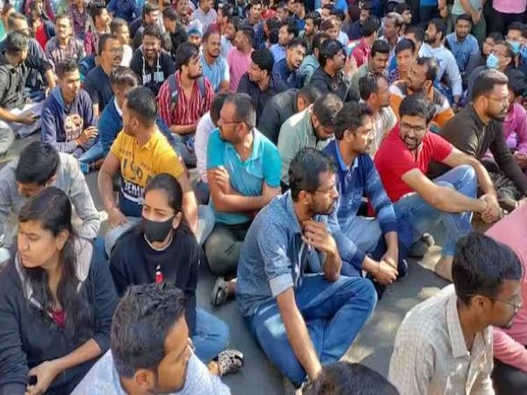 Maharashtra Pune MPSC Protest News After 18 hours MPSC students protest suspended Pune MPSC Protest : 18 तासानंतर MPSC च्या विद्यार्थ्यांचं आंदोलन मागे, आज मुख्यमंत्र्यांची भेट घेणार; तोडगा निघणार का?