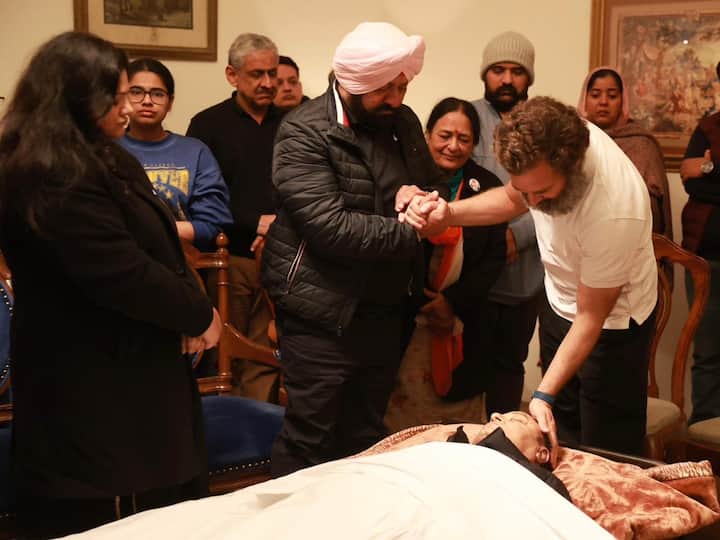 Rahul Gandhi met the family as it greieved the sudden demise. The two-time MP was taking part in the Rahul Gandhi-led march in Phillaur in Jalandhar where he fainted, said senior party leader Partap Singh Bajwa, who was also marching in the yatra. He said Chaudhary was rushed to a hospital in Phagwara in an ambulance. (Photo: Twitter/@INCIndia)