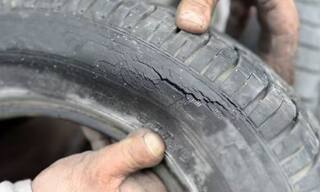 Car Tyre Care Tips: ਜਦੋਂ ਕਾਰ ਦੇ ਟਾਇਰ ਇਹ ਸੰਕੇਤ ਦੇਣ ਲੱਗ ਜਾਣ ਤਾਂ ਸਮਝੋ ਕਿ ਕੋਈ ਖ਼ਤਰਾ ਹੈ