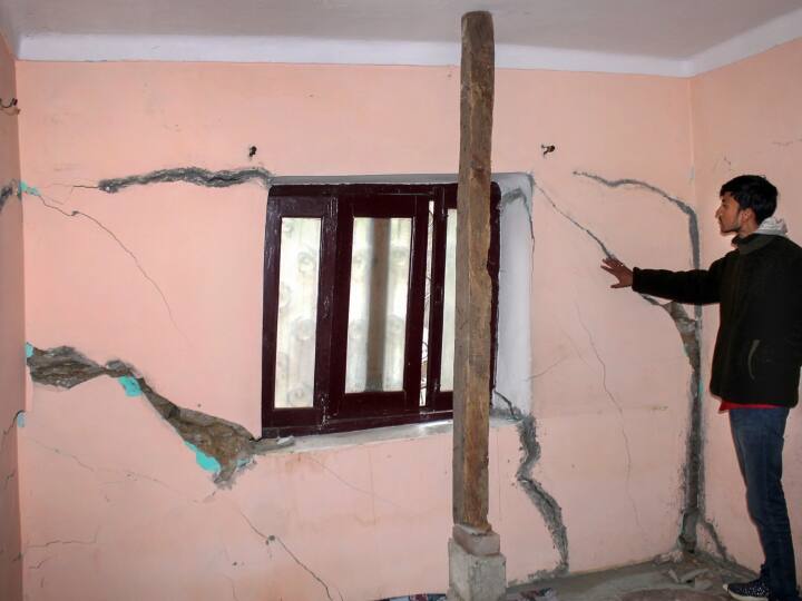 Joshimath Sinking: जोशीमठ संकट को लेकर उठते सवालों के बीच NDMA का अधिकारियों को फरमान, मीडिया को न दें कोई जानकारी Joshimath Sinking National Disaster Management Authority NDMA Order Stop Government to Stop Media Information Joshimath Sinking: जोशीमठ संकट को लेकर उठते सवालों के बीच NDMA का अधिकारियों को फरमान, मीडिया को न दें कोई जानकारी