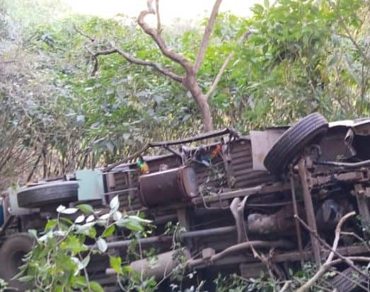 या टॅम्पोतील 15 मजुरांना बाहेर काढण्यात यश आल्याची माहिती मिळते आहे. यामध्ये अनेकजण जखमी झाले आहेत.