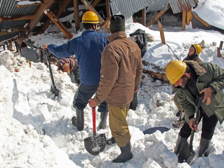 Kashmir district Ganderbal hit by Snow Avalanche MEIL Workshop damaged second snow storm in 48 hours ann Ganderbal Snow Avalanche: हिमस्खलन की चपेट में आया मध्य कश्मीर का गांदरबल जिला, 48 घंटे में दूसरा बर्फीला तूफान