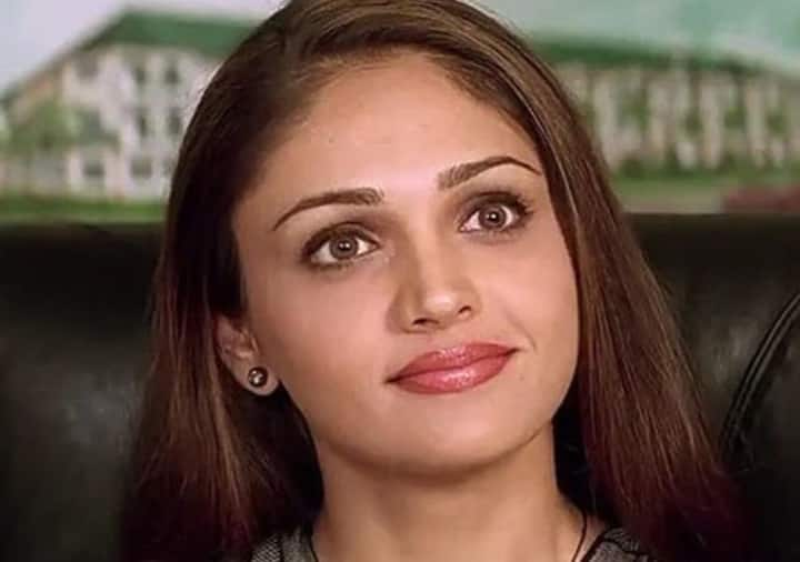 Tum Bin Actress Sandali Sinha: 2001 की फिल्म 'तुम बिन' में संदली सिन्हा ने शानदार अभिनय किया था. यह फिल्म सुपरहिट हुई थी. फिल्म में उनके साथ प्रियांशु चटर्जी, हिमांशु मलिक और राकेश बापट नजर आए थे.