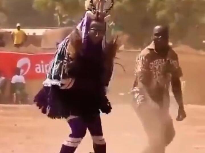 Zaouli Dance Video Over Internet Did Michael Jackson Steal Steps Incredible Hard Dance of Guro People of Central Ivory Coast क्या माइकल जैक्सन ने चुराए थे अपने मशहूर डांस स्टेप्स? अफ्रीकी गुरो समुदाय के डांस वीडियो को देखकर उठ रहे सवाल