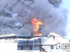 PHOTO: कोल्हापुरात गोकुळ शिरगाव एमआयडीसीत अग्नितांडव, आगीच्या ज्वाळा अन् धुराचे लोट- पाहा थरारक दृश्य