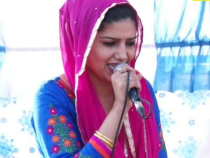 sapna choudhary badly cried on stage says if any man gives his income to me than i will quit dancing 'नाचना छोड़ दूंगी अगर कोई आदमी अपनी कमाई...'- स्टेज पर रोते हुए बुरी तरह चिल्लाईं थीं सपना