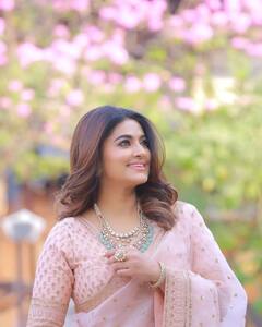 Sneha: పింక్ గులాబీలా మెరిసిపోతున్న బాపు బొమ్మ స్నేహా