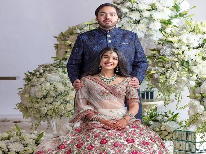 उनकी शुरुआती पढ़ाई मुंबई में हुई है और इसके बाद हायर एजुकेशन के लिए वह न्यूयॉर्क चली गई थी और वहां न्यूयॉर्क यूनिवर्सिटी से इकोनॉमिक्स में ग्रेजुएशन किया है.(PC: Instagram)