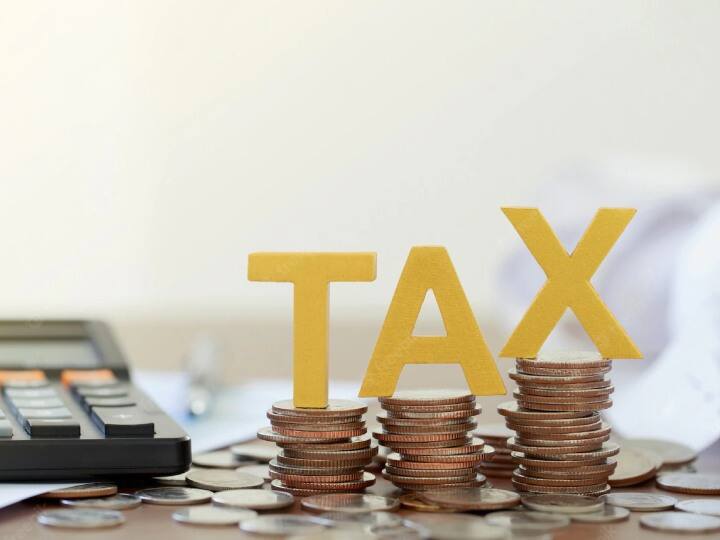 Income Tax : अर्थसंकल्पातील घोषणेनंतर नव्या कर प्रणालीनुसार कर भरणाऱ्यांना एक रुपयांमुळे 25 हजाराचा फटका बसू शकतो.