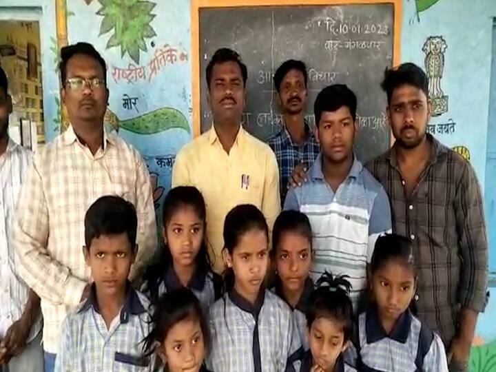 ज्यात सहापैकी सहा विद्यार्थी शिष्यवृत्तीसाठी पात्र ठरले आहेत. या शाळेतील कार्तिक विनोद जाधव, अक्षय जितेश जाधव, गायत्रीदेवी सुनील जाधव, अस्मिता रवींद्र राठोड हे चार विद्यार्थी शिष्यवृत्तीसाठी पात्र ठरले असून तनवी संतराम जाधव व कृष्णा विक्रम जाधव शिष्यवृत्ती परीक्षा उत्तीर्ण झाले आहेत.