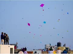 जयपुर में मकर संक्रां​ति पर रंग-बिरंगी पतंगों से ढंक गया आसमान, स्काई लालटेन ने मोहा मन