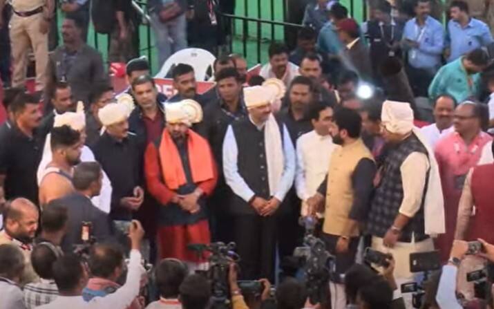 या अंतिम सामन्यासाठी उपमुख्यमंत्री देवेंद्र फडणवीस, खासदार बृजभूषण सिंह, मंत्री चंद्रकांत पाटी, रामदास तडस उपस्थित आहे.