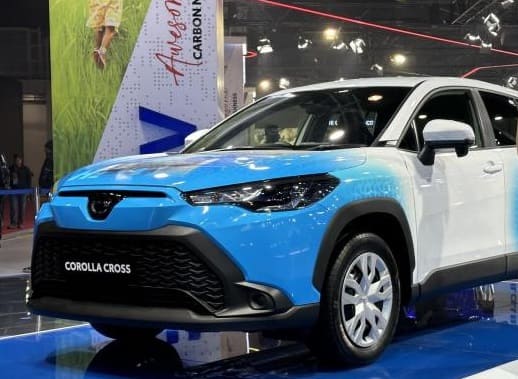 toyota big statement during its new showcases the corolla cross h2 hydrogen fuel concept car in auto expo 2023 Auto Expo 2023માં ટોયૉટાની શાનદાર કાર લૉન્ચ, કંપનીએ Corolla Cross H2 અંગે શું કહ્યું, જાણો