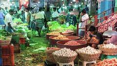 சீர்வரிசை கொடுக்க காய்கறிகள் வாங்கும் மக்கள்... விலை கடுமையாக உயர்வு