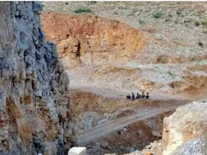 Rajasthan Congress MLA Targets Ashok Gehlot Government over illegal mining says Joshimath Sinking Situation will Arise Rajasthan: अवैध खनन को लेकर कांग्रेस विधायक का अपनी ही सरकार पर तंज, बोले- 'राजस्थान कई जोशीमठों को देगा जन्म'