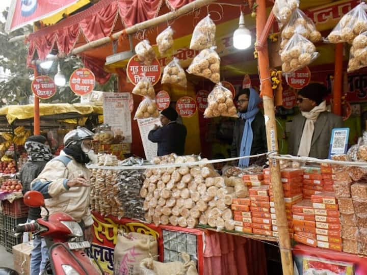 On the occasion of Makar Sankranti, people buy Tilkuts and eat them as part of the tradition. It is usually eaten along with curd, flattened rice and jaggery. (Image Source: PTI)