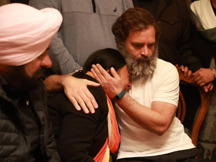 Rahul Gandhi Meets Family Of Congress MP Who Died Of Heart Attack During Bharat Jodo Yatra Rahul Gandhi Meets Family Of Congress MP Who Died Of Heart Attack During Bharat Jodo Yatra