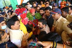 In Pics : खासदार बृजभूषण सिंह  महाराष्ट्र केसरी स्पर्धेसाठी पुण्यात दाखल; विमानतळावर दणक्यात स्वागत