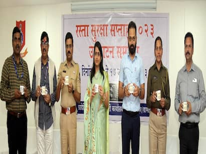 Nagpur : रस्ता सुरक्षा सप्ताह 2023 अंतर्गत नागपूर जिल्ह्यात विविध कार्यक्रमाचे आयोजन करण्यात येत आहे. अपघातापासून बचाव करण्यासाठी आवश्यक उपाययोजनेबाबत याअंतर्गत जनजागृती करण्यात येत आहे.