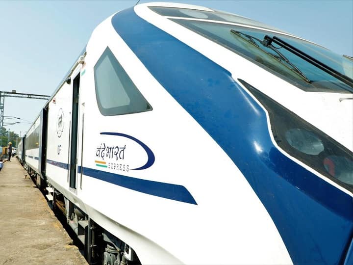 वंदे भारत ट्रेन में एसी चेयर कार का किराया विशाखापत्तन से सिकंदराबाद के लिए 1725 रुपये है. जबकि विशाखापट्टनम से राजमंदुरी का किराया 625 रुपये, जबकि विजयवाड़ा का किराया 960 रुपये है. इसके अलावा खम्मम का किराया 1115 रुपया और वारंगल का किराया 1310 रुपया है.