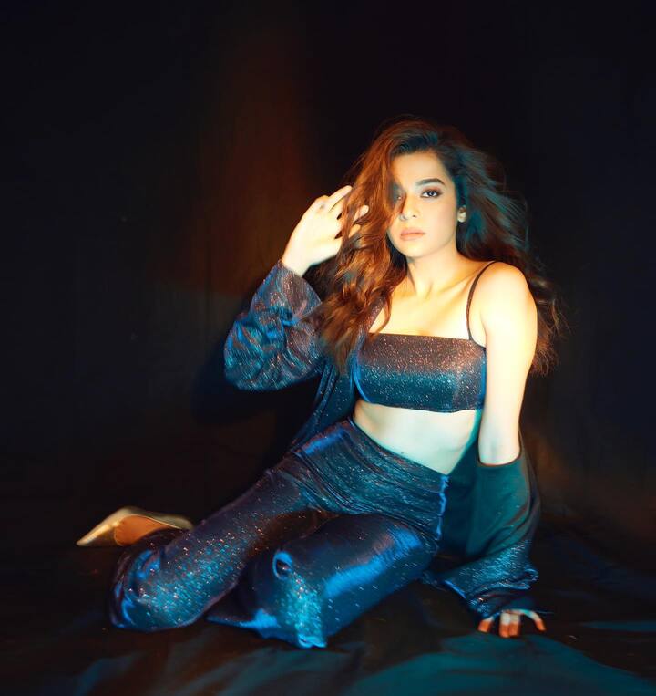 మిథిలా పాల్కర్ పుట్టి పెరిగింది అంతా బాంబేలోనే. పలు బాలీవుడ్ మూవీస్ లో, ఓటీటీల్లో సందడి చేసింది. రీసెంట్ గా విశ్వక్ సేన్ హీరోగా నటించిన 'ఓరి దేవుడా' సినిమాతో తెలుగు ప్రేక్షకులకు పరిచయమయ్యింది. అనుపాల్ రాజ్ అనే పాత్రలో నటించి మెప్పించింది.